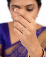 புத்திசாலித்தனமான வைர நெக்லஸ்