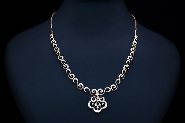 புத்திசாலித்தனமான வைர நெக்லஸ்