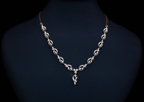 புத்திசாலித்தனமான வைர நெக்லஸ்