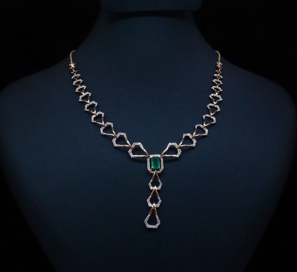 புத்திசாலித்தனமான வைர நெக்லஸ்