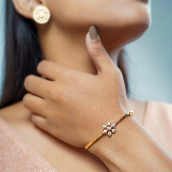 SALTY Horizon Golden Bracelet For Women & Girls - Adjustable Hand Band Gift Set, One Size