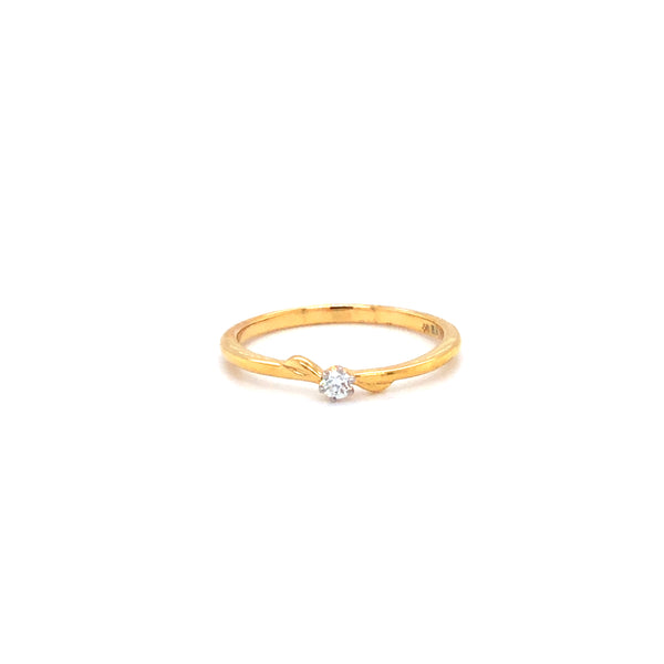 Heart-shaped Diamond Ring in Yellow Gold | KLENOTA